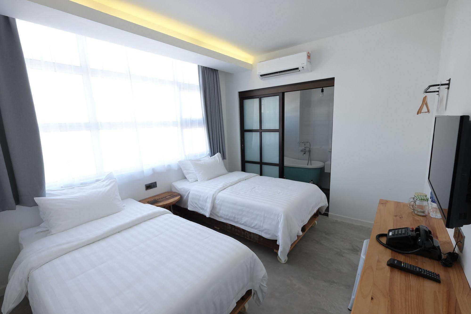 White Loft Hotel Malacca Extérieur photo