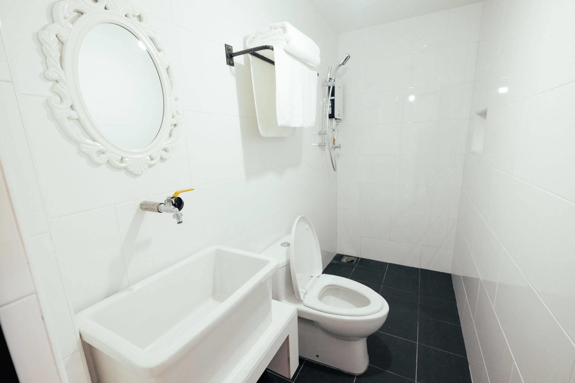 White Loft Hotel Malacca Extérieur photo