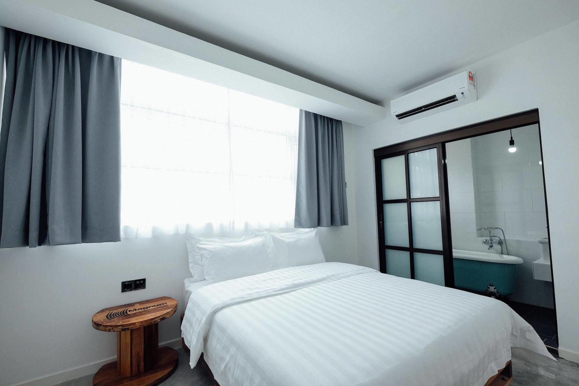 White Loft Hotel Malacca Extérieur photo