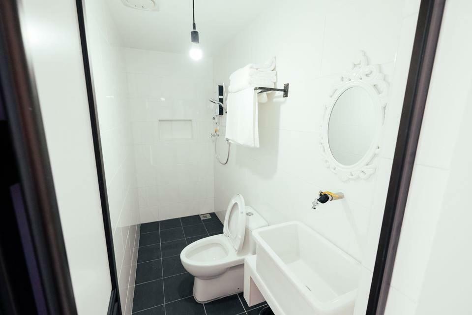 White Loft Hotel Malacca Extérieur photo